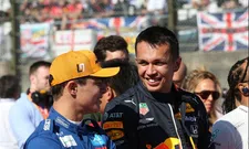 Thumbnail for article: Albon en Norris hebben de grootste lol om onfortuinlijke situatie Russell