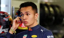 Thumbnail for article: Hamilton over Albon: "Hopelijk steunt Red Bull Racing hem wél"