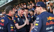 Thumbnail for article: Verstappen pikt Red Bull-gasten met brandende remmen op: "Is dit normaal?"