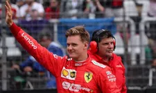 Thumbnail for article: Schumacher blij met vaderfiguur: ''Hij heeft ook veel van mijn vader geleerd''