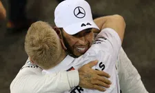 Thumbnail for article: Hamilton herinnert zich: "Lauda had eerst niet zo'n hoge pet op van mij"