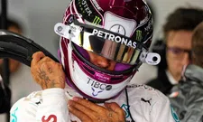 Thumbnail for article: Dit zie je niet vaak: Hamilton valt stil met zijn Mercedes in Barcelona!