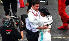 Thumbnail for article: Wolff en Hamilton: ''Concurrentie moet het praten eens op de baan doen''