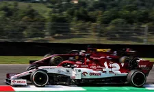 Thumbnail for article: Perez kegelt Raikkonen op ongelukkige wijze van de baan