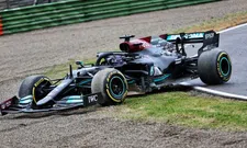 Thumbnail for article: Masi hield Hamilton tijdens achteruit rijden scherp in de gaten