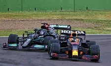 Thumbnail for article: Verstappen en Hamilton maken hun naam waar: ''Een masterclass in de regen''