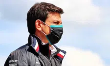 Thumbnail for article: Wolff: "Ik weet niet of de Red Bull gevoeliger is voor wind"