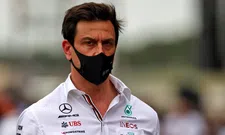 Thumbnail for article: Wolff over de titelstrijd: 'Voorsprong van Verstappen en Hamilton nu al te groot'