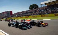 Thumbnail for article: Hamilton nam met een reden risico’s: ‘Hij moest voorbij Verstappen komen’