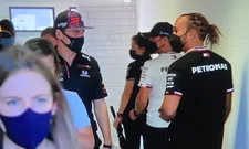 Thumbnail for article: Moment: Hamilton en Verstappen zien elkaar voor het eerst sinds Silverstone GP