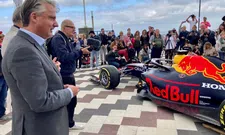 Thumbnail for article: Red Bull-bolide van Verstappen van dichtbij te bekijken midden in Zandvoort