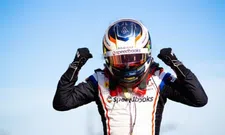 Thumbnail for article: De Vries doet veelzeggende verspreking: ‘Formule 1 ehhh Formule E'