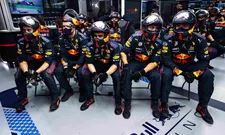 Thumbnail for article: Red Bull en Mercedes maken elkaar nu ook in de pitstraat het leven zuur