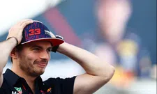 Thumbnail for article: Lachende Verstappen deelt een sneer uit: 'Kan beter zonder gordel rijden'