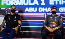 Thumbnail for article: Verstappen en Hamilton naast elkaar tijdens de persconferentie in Australië