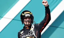 Thumbnail for article: Dit kan alleen in Amerika: Verstappen geniet van uniek podiummoment