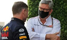 Thumbnail for article: 'Crash tussen Hamilton en Verstappen was met 2022-wagens niet gebeurd'