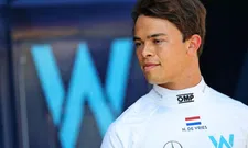 Thumbnail for article: De Vries maakt indruk bij F1-debuut: ‘Dat wisten ze al bij Mercedes’