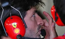 Thumbnail for article: 'Hoofdschuddende mensen aan pitmuur Ferrari na zien DRS van Verstappen'