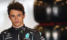 Thumbnail for article: De Vries vervangt Hamilton tijdens VT1 voor GP Frankrijk