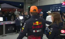 Thumbnail for article: Verstappen krijgt dikke knuffel van Alonso, klein handje van Hamilton