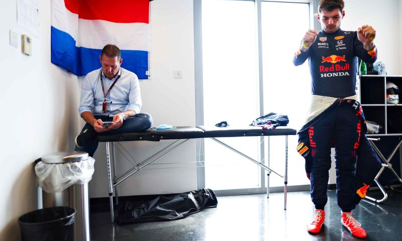 Jos Verstappen kritisch op Pirelli, Verstappen niet