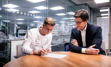 Thumbnail for article: 'Schumacher zou Hamilton kunnen vervangen bij Mercedes in 2024'