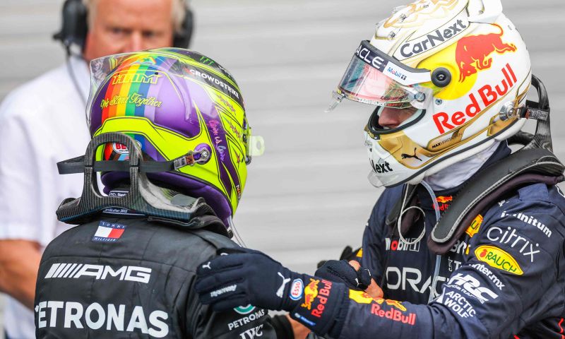 Verstappen en Hamilton in top 50 qua salaris sporters 2022