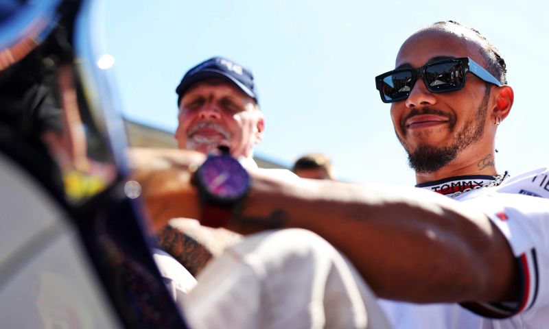 Mercedes biedt Hamilton 70 miljoen per jaar