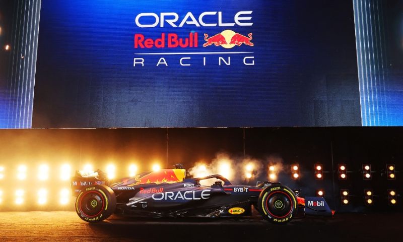 Albers over Red Bull en Ford