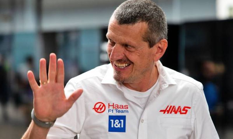 Gunther Steiner bij de kapper