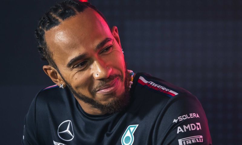 button over contract hamilton mercedes