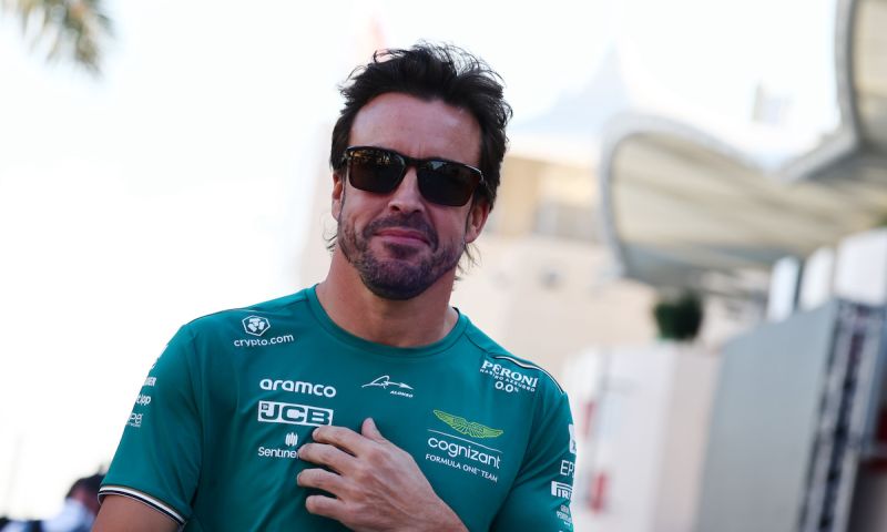 Alonso voorzichtig positief over aston martin