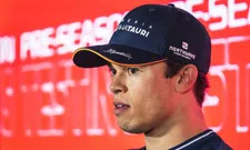 Thumbnail for article: De Vries op grootste achterstand in Bahrein , Verstappen trekt lijn door