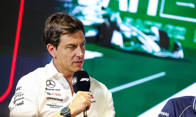 wolff vermisst lauda in schwieriger zeit mercedes