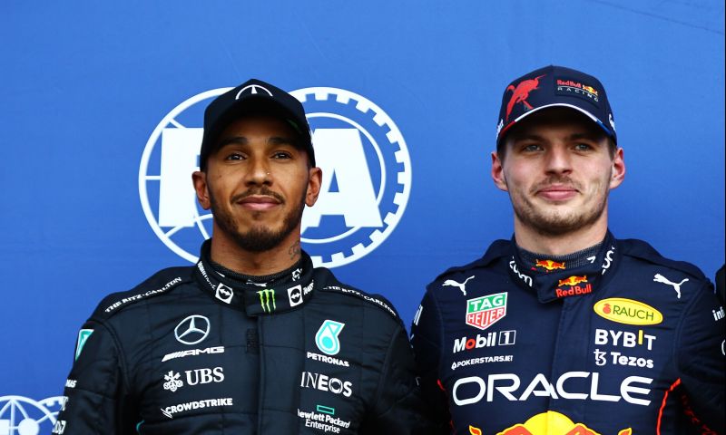 hamilton racet nu zoals verstappen jaren geleden deed