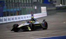 Thumbnail for article: Twee demonstranten verstoren start Formule E