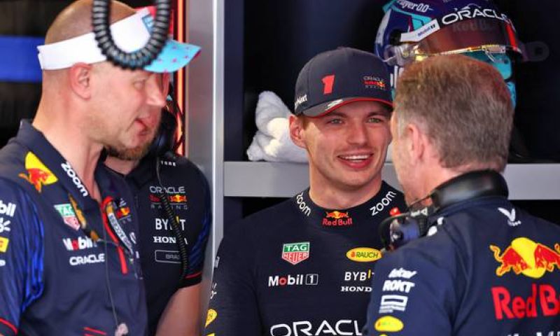 Perez reageert gevat op opmerkelijke vraag voor Verstappen