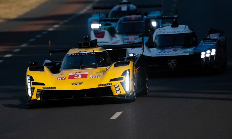 Catsburg starts 24 Hours of Le Mans from pole car Van der Zande on fire