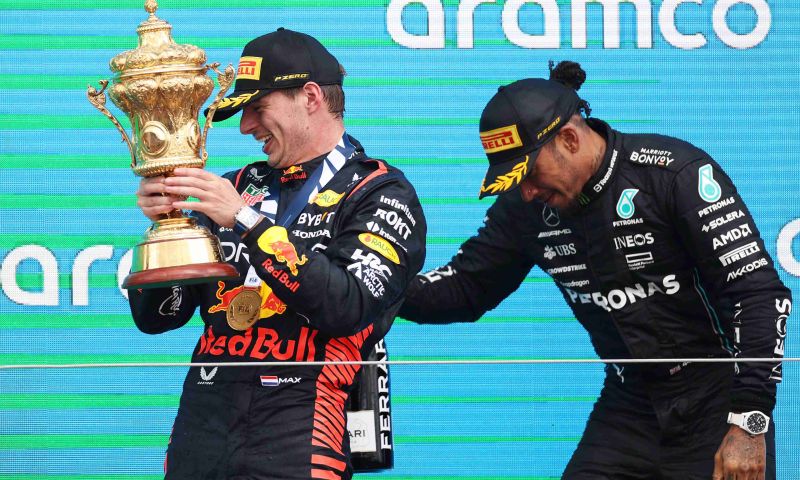 Villeneuve über die Dominanz von Verstappen und Hamiltons Teamkollegen