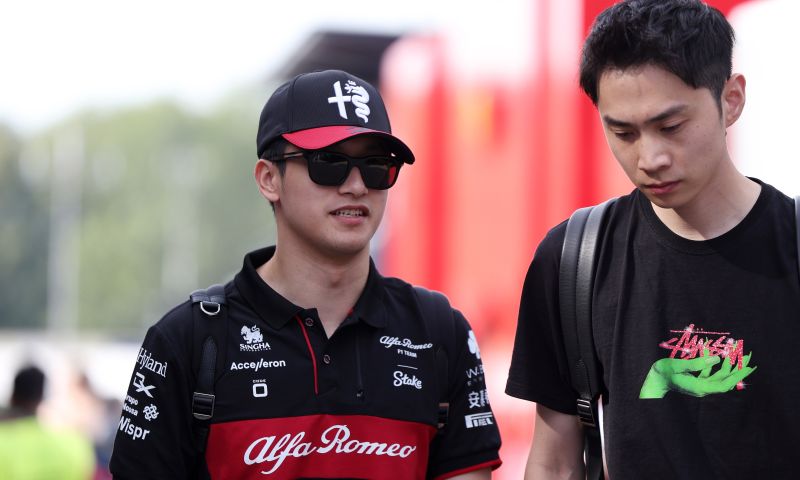 Zhou extends Alfa Romeo contract