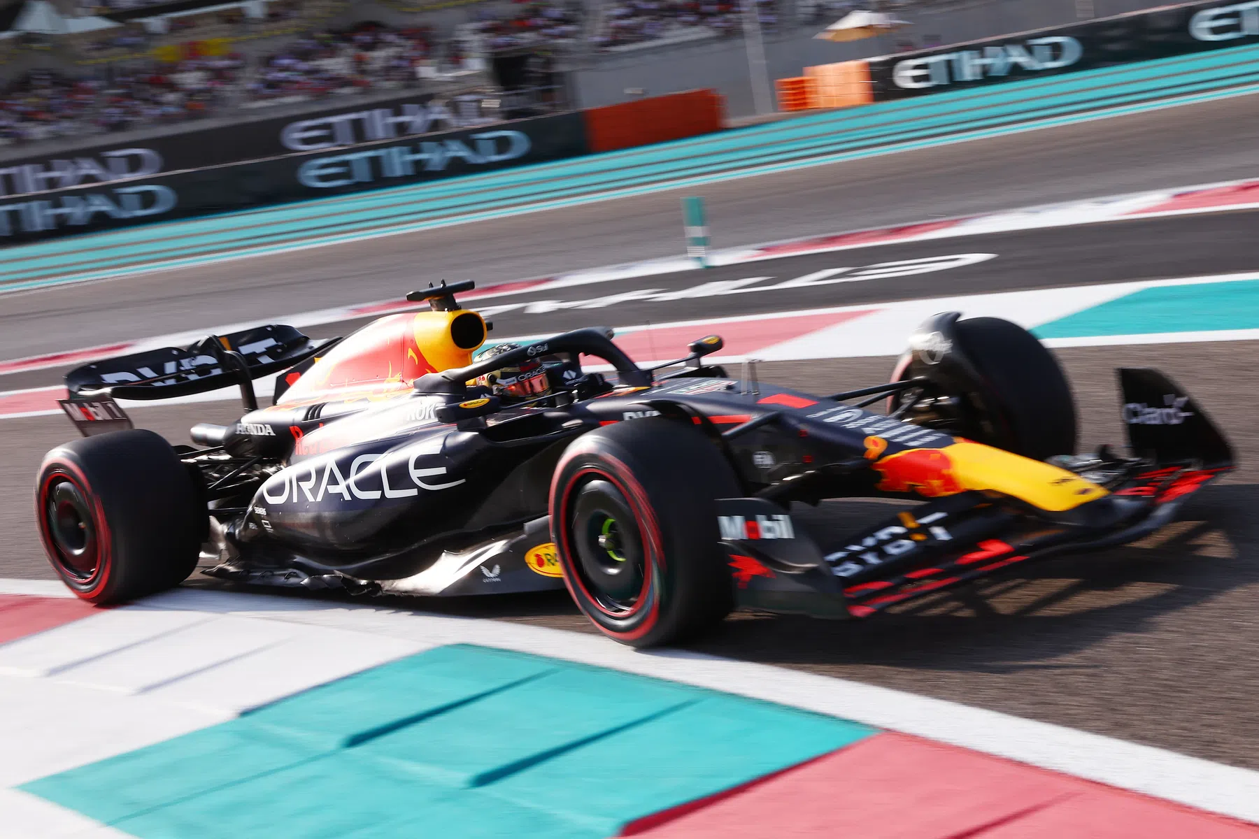 f1 complains driving behaviour max verstappen in abu dhabi dangerous