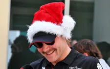 Thumbnail for article: Verstappen surprend Bottas "nu" avec un cadeau de Noël comique