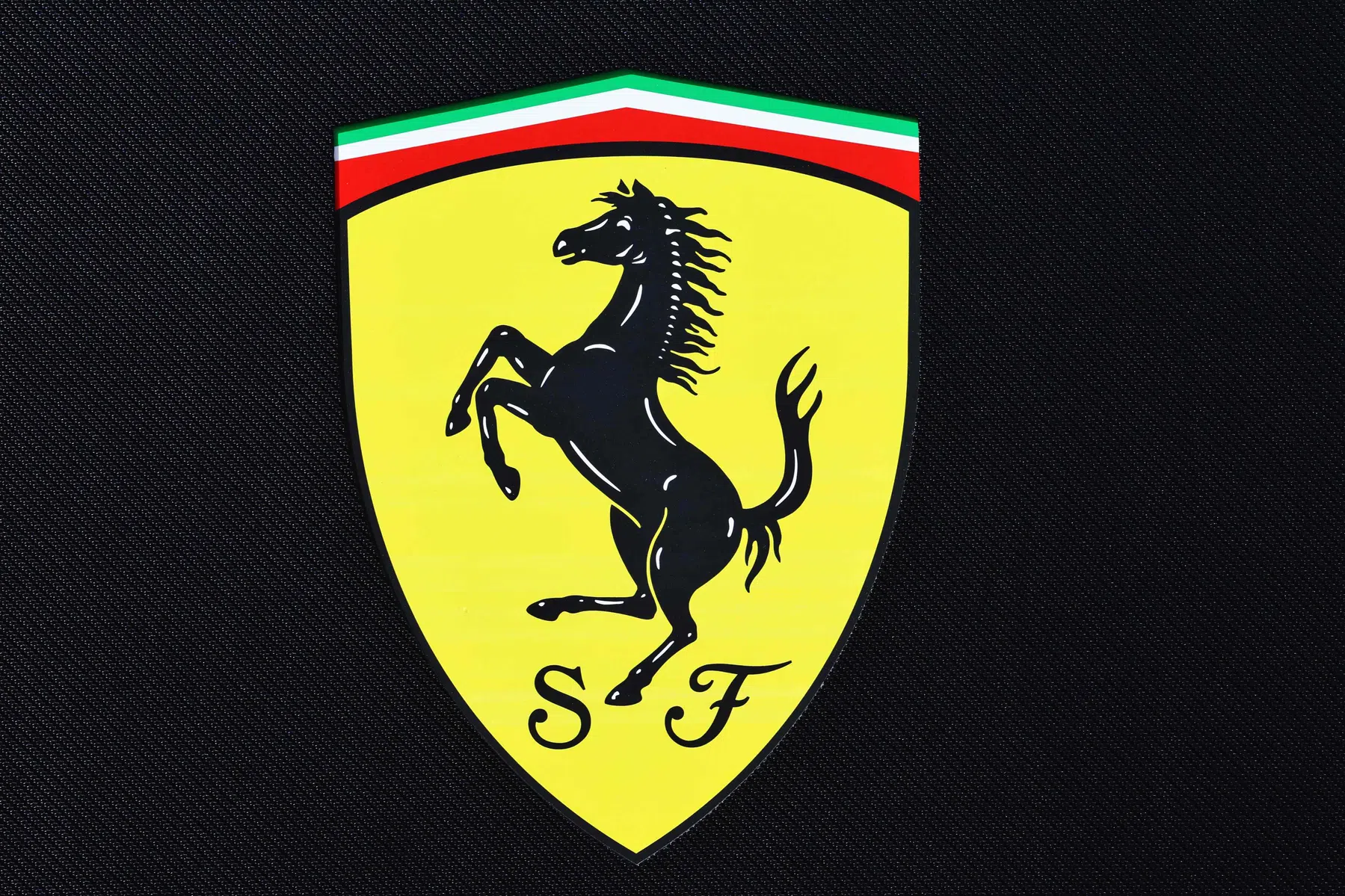 sponsor ferrari weist auf hamiltons ankunft hin