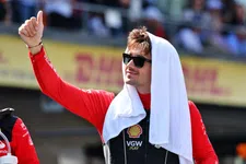 Thumbnail for article: Leclerc würde Hamilton bei Ferrari willkommen heißen: 'Jeder würde das lieben'