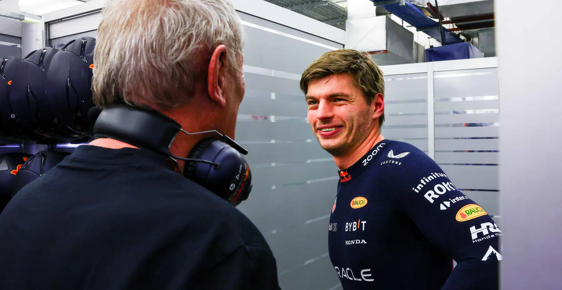 Max Verstappen reageert op aanblijven Helmut Marko bij Red Bull