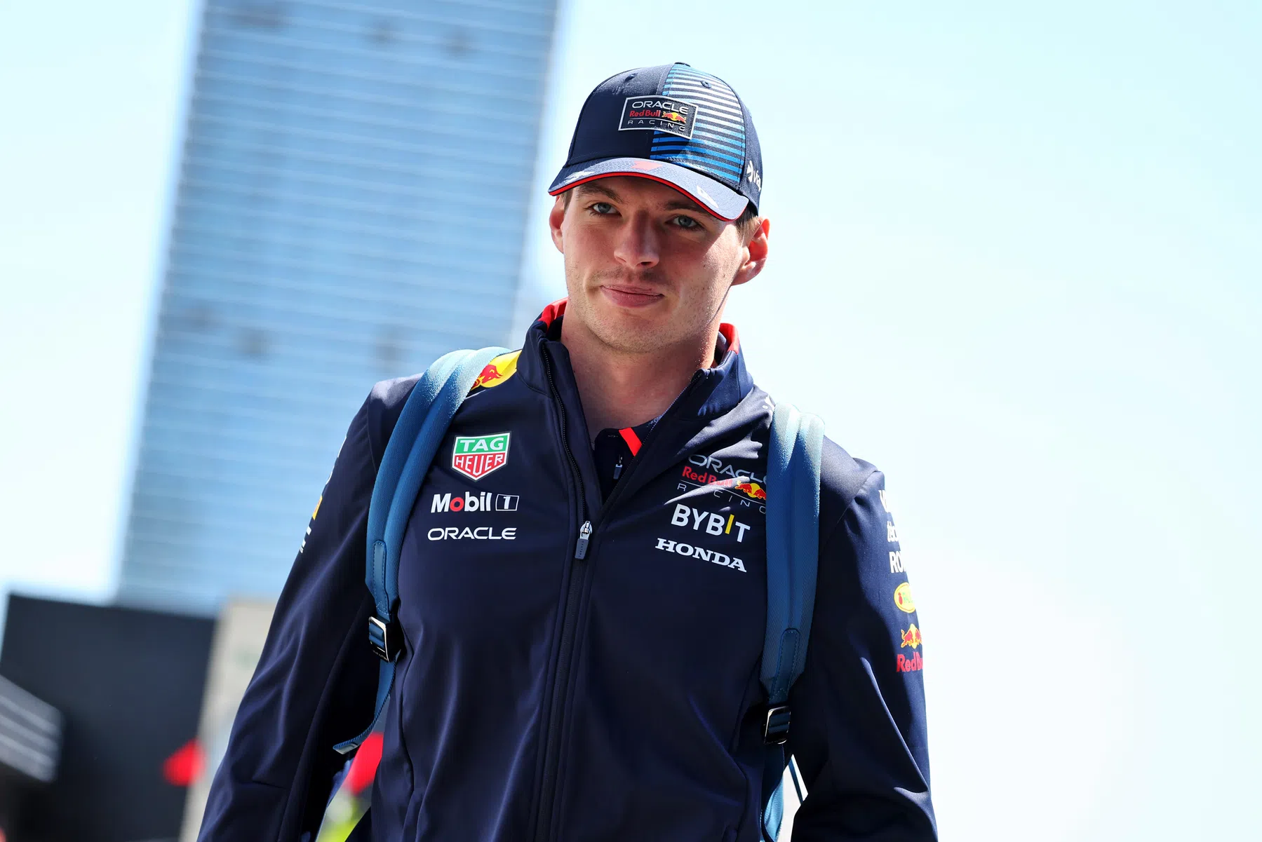 max verstappen sur des skis au japon