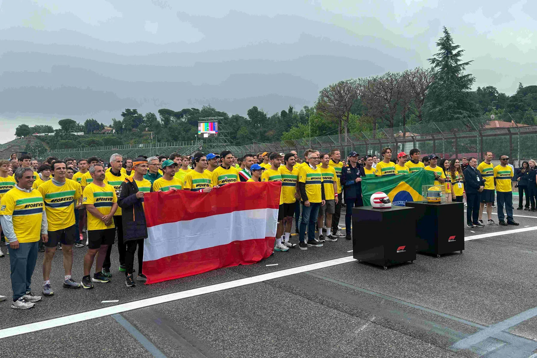 wonderful tribute at imola to Senna and Ratzenberger