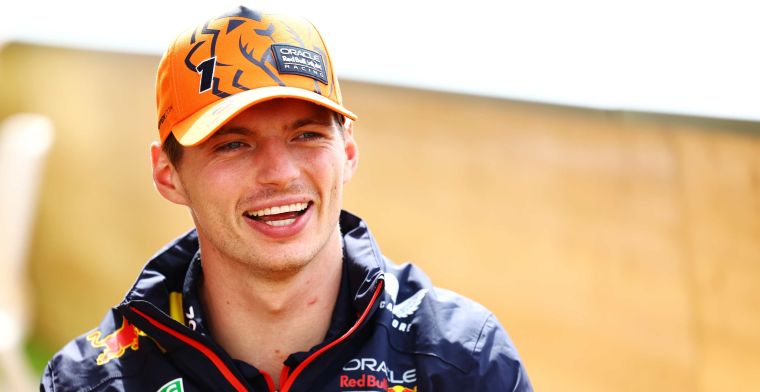 Verstappen doet Mercedes engineer na