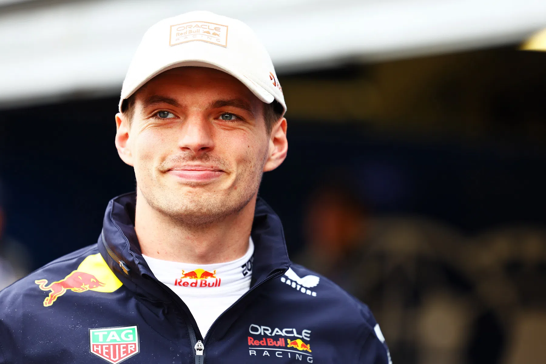 Verstappen will stay at Red Bull Racing and slams Mercedes' advances